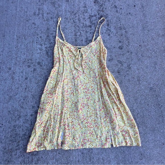 wild fable Dresses & Skirts - Wild Fable Yellow Floral Mini Dress w/ Pockets